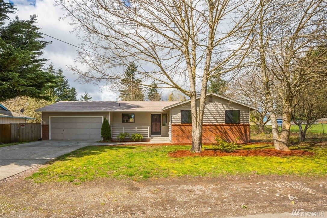 Property Photo:  17002 5th Ave E  WA 98387 