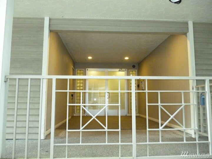 Property Photo:  131 Bellevue Ave E 404  WA 98102 