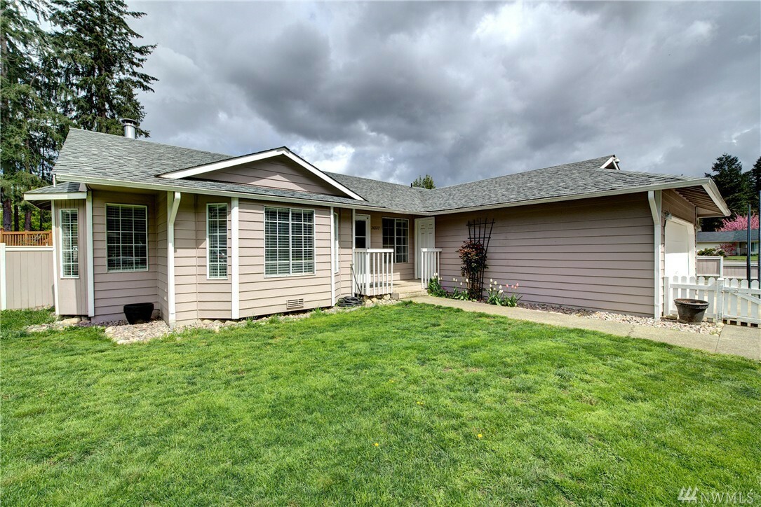 Property Photo:  26127 192nd Place SE  WA 98042 