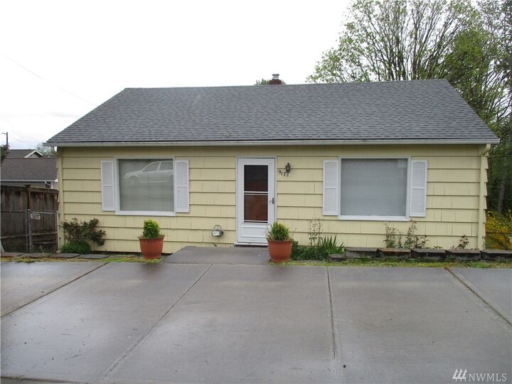 Property Photo:  917 E Marine View Dr  WA 98201 