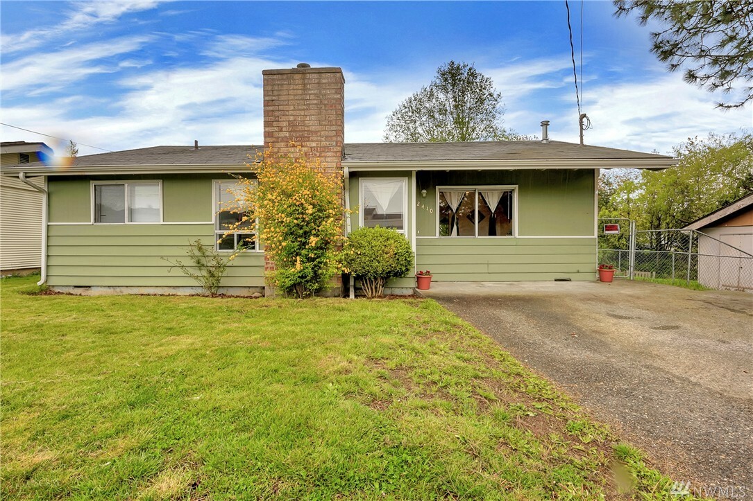 Property Photo:  2410 Woburn St  WA 98229 