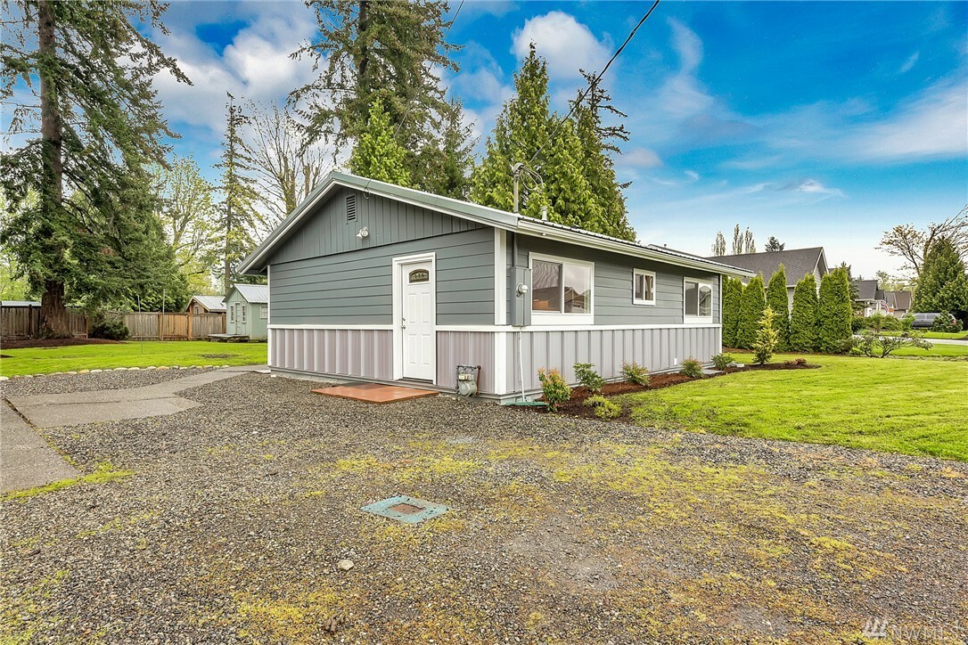 Property Photo:  310 W 3rd St  WA 98276 