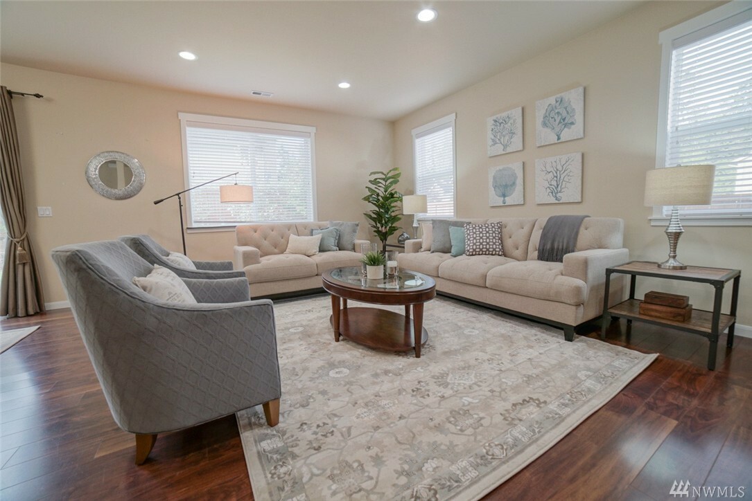 Property Photo: 1325 SW 340th St WA 98023