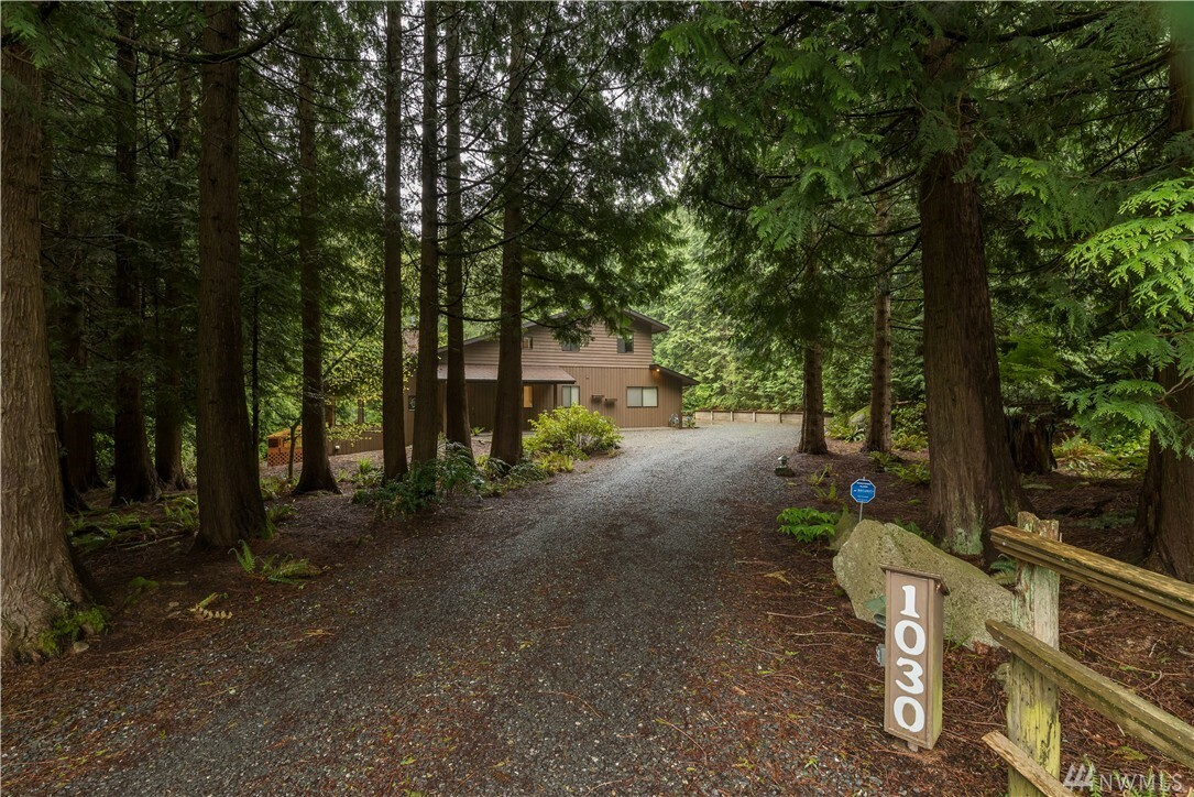 Property Photo:  1030 Lakeview St  WA 98229 