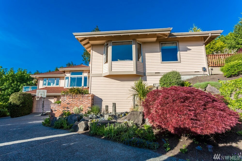 Property Photo: 9511 Forest Dell Dr WA 98020