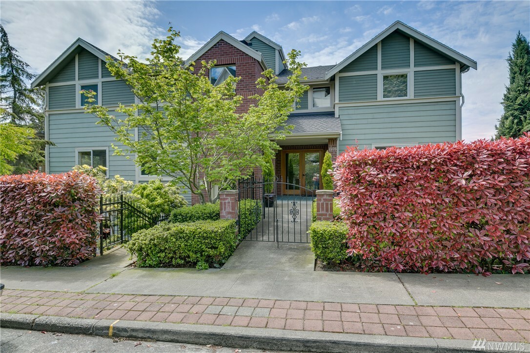 Property Photo:  1959 12th Ave W 2S  WA 98119 