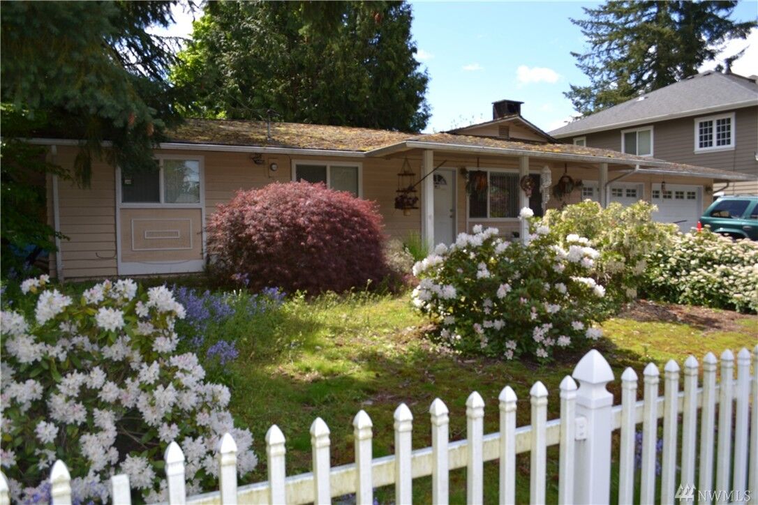 Property Photo:  12619 NE 80th St  WA 98033 