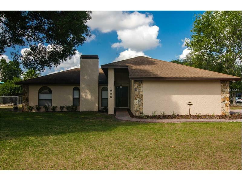 Property Photo:  1005 Winifred Way  FL 33809 