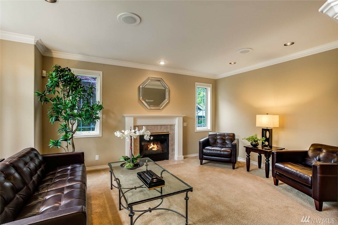 Property Photo: 26539 SE 25th St WA 98075