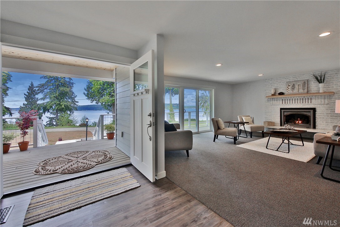 Property Photo: 979 Edgecliff Dr WA 98260
