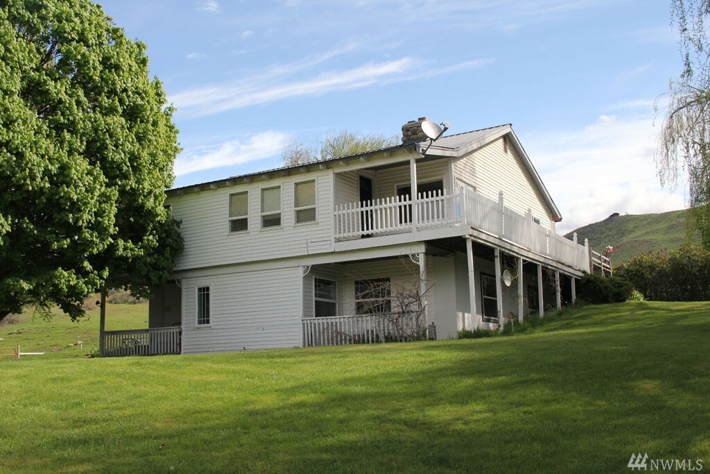 Property Photo:  22 Wilson Rd  WA 98862 