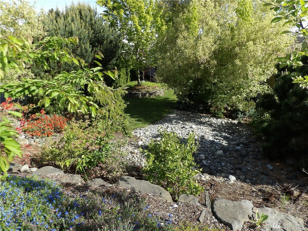 Property Photo:  2001 E Fir St  WA 98273 