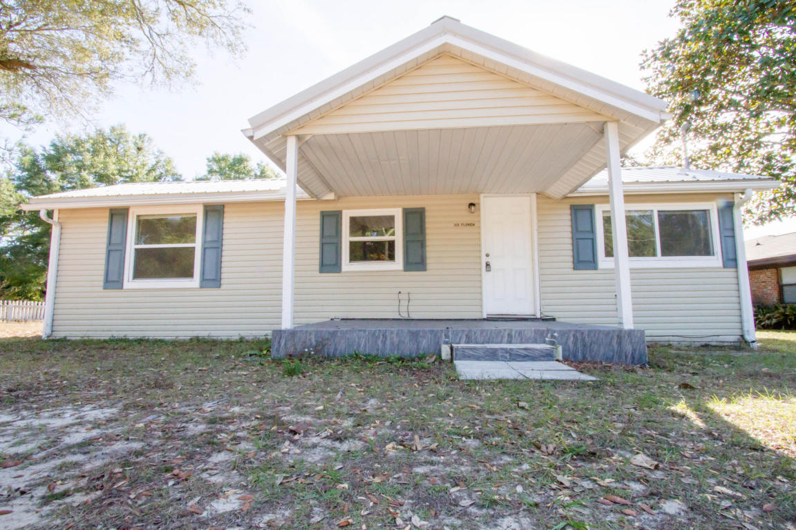 Property Photo: 313 Florida Street FL 32578