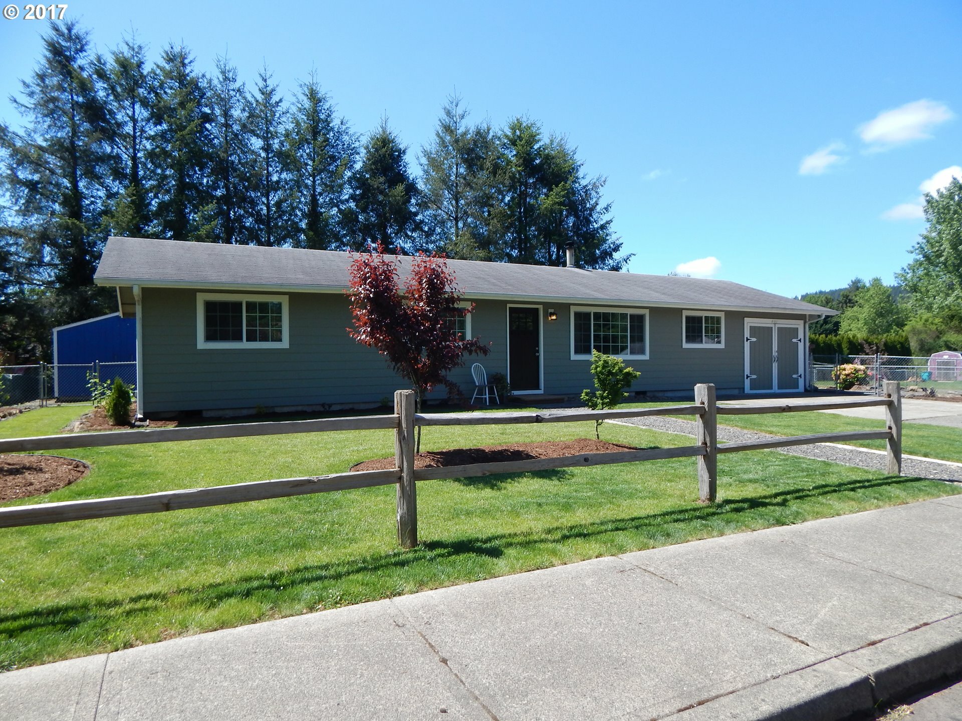 Property Photo:  401 E Clark St  WA 98675 