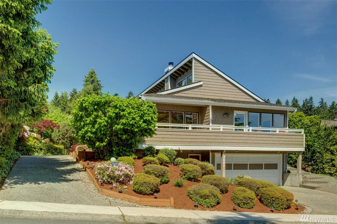 Property Photo:  2543 171st Ave SE  WA 98008 