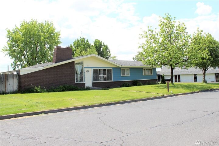 Property Photo:  806 E Elm St  WA 99344 