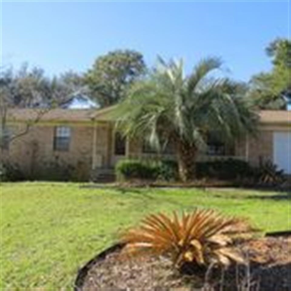 Property Photo:  4627 Tradewinds Cir  FL 32514 