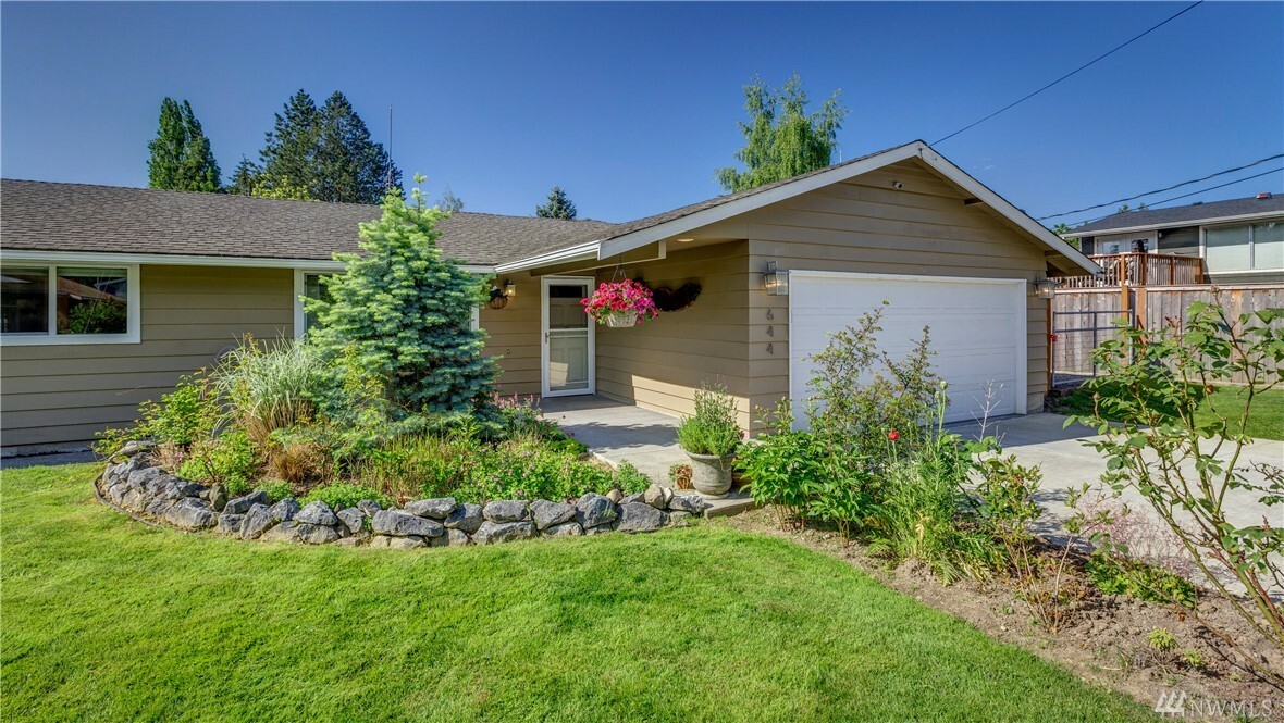 Property Photo:  644 Leroy Place  WA 98226 