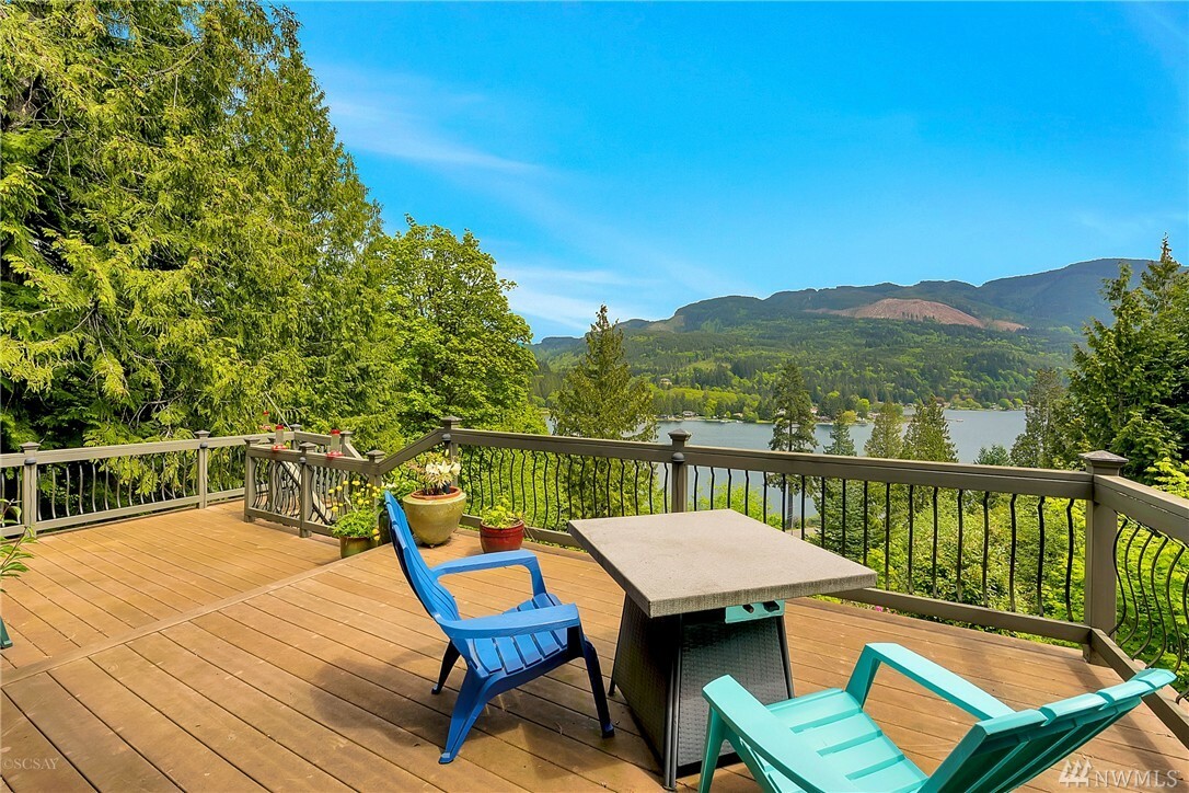 Property Photo:  873 W Lk Samish  WA 98229 