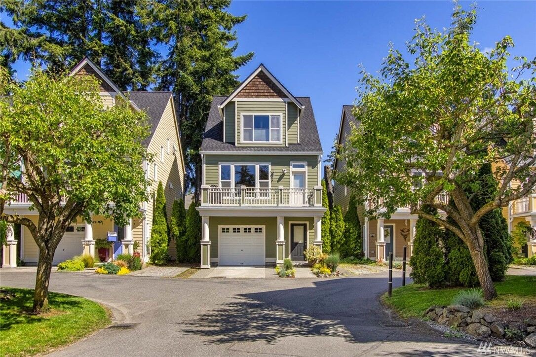 Property Photo:  332 Wyatt Wy NE 14  WA 98110 