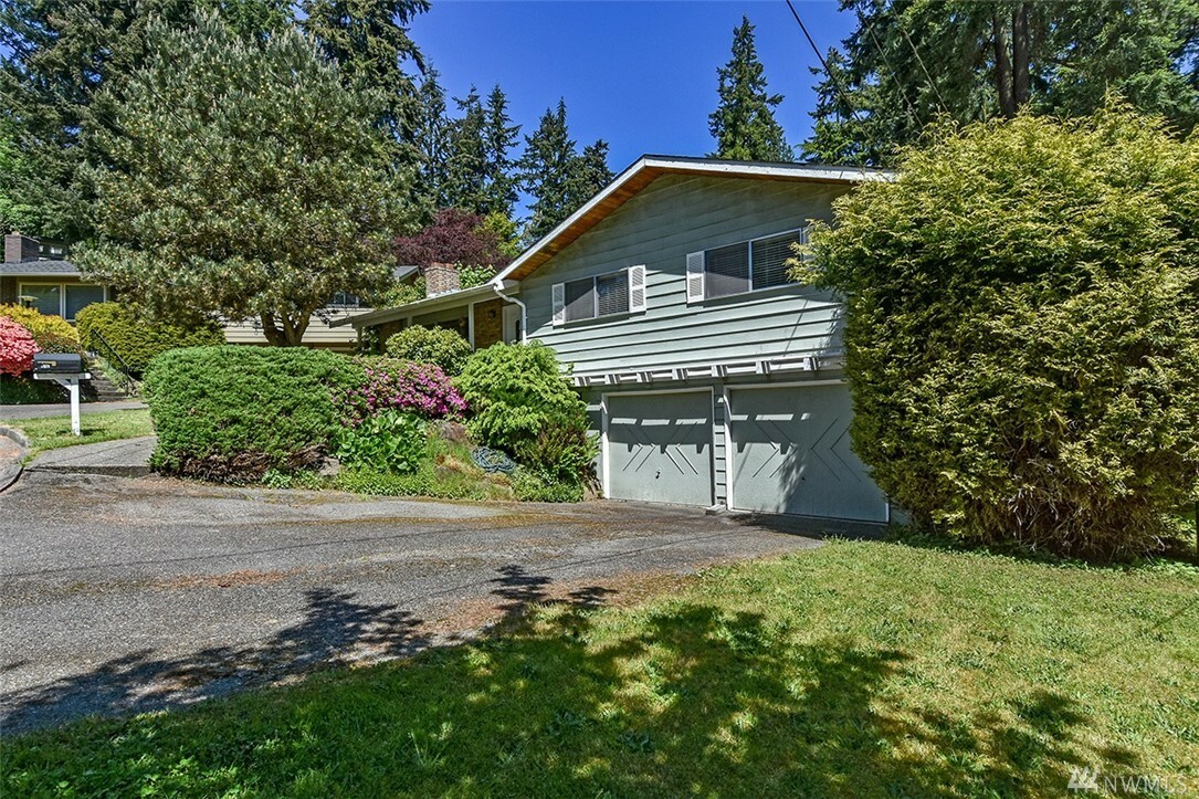 Property Photo:  416 N 180th St  WA 98133 