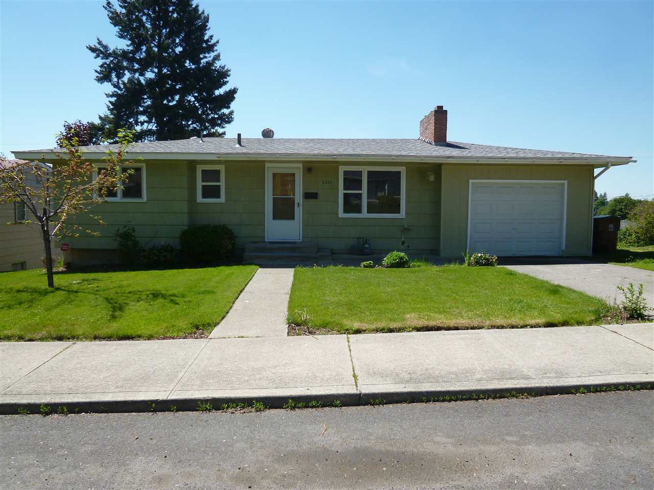 Property Photo: 2211 W Houston Ave WA 99208