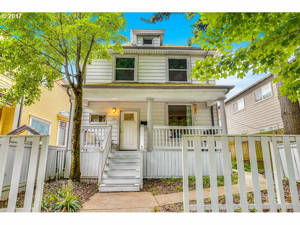 Property Photo: 223 SE 17th Ave OR 97214