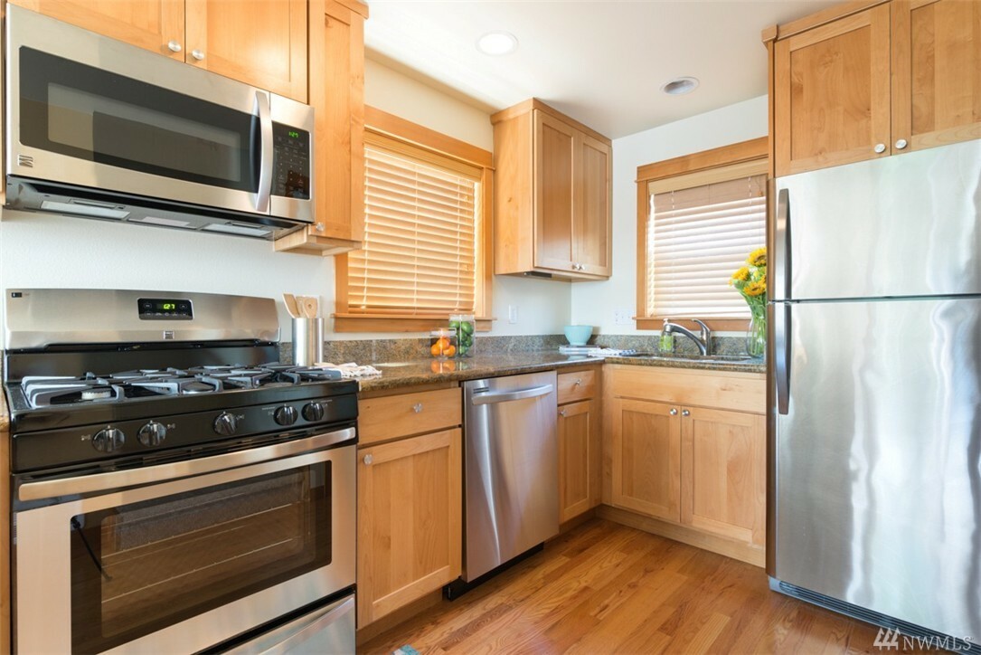 Property Photo: 4533 41st Ave SW C WA 98116