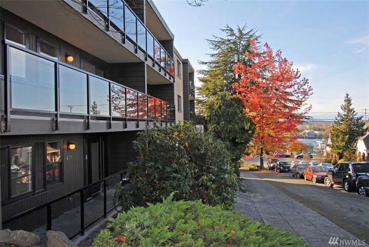 Property Photo:  2635 Franklin Ave E  WA 98102 