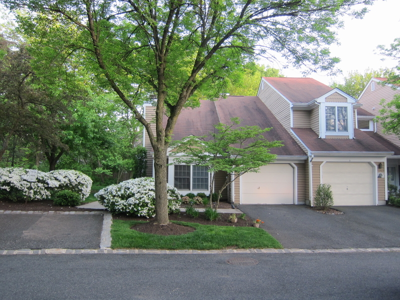 Property Photo:  32 Eton Ct  NJ 07921 