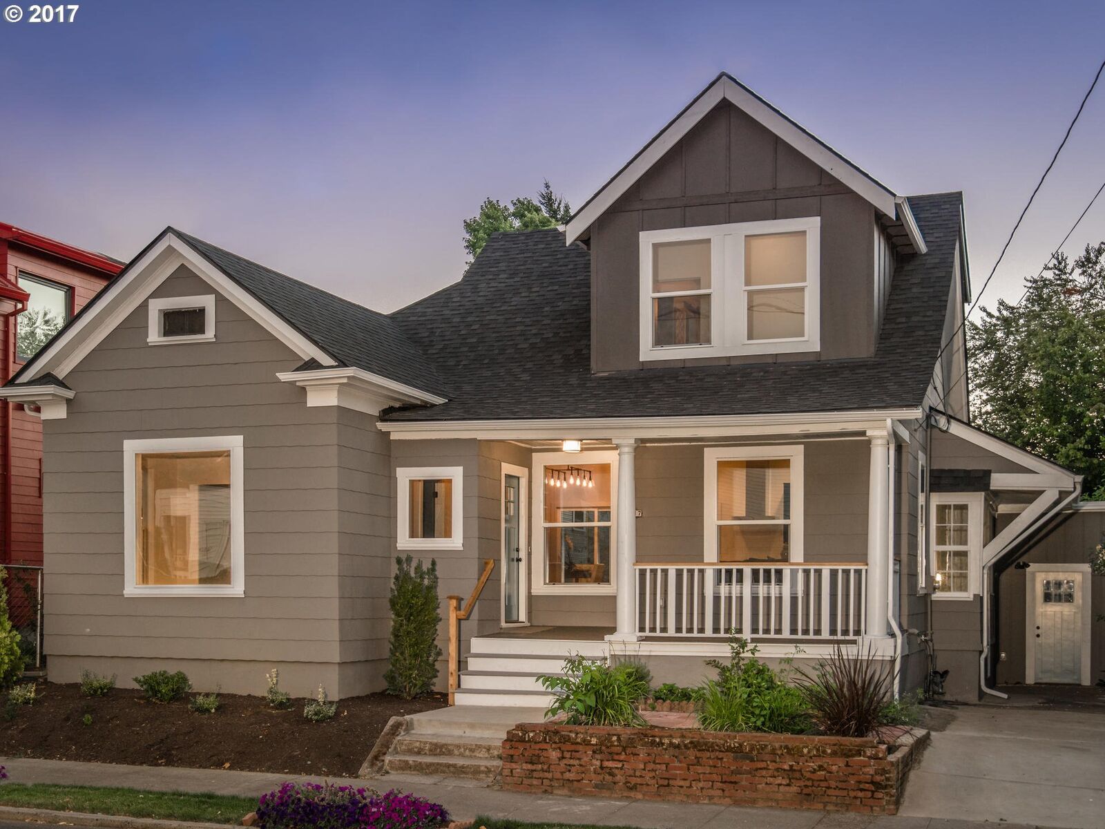 Property Photo:  2817 SE 26th Ave  OR 97202 