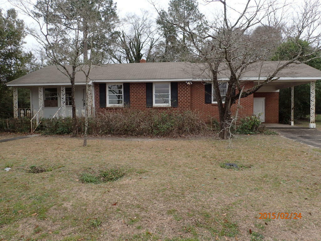 Property Photo:  201 4th Avenue  FL 32536 