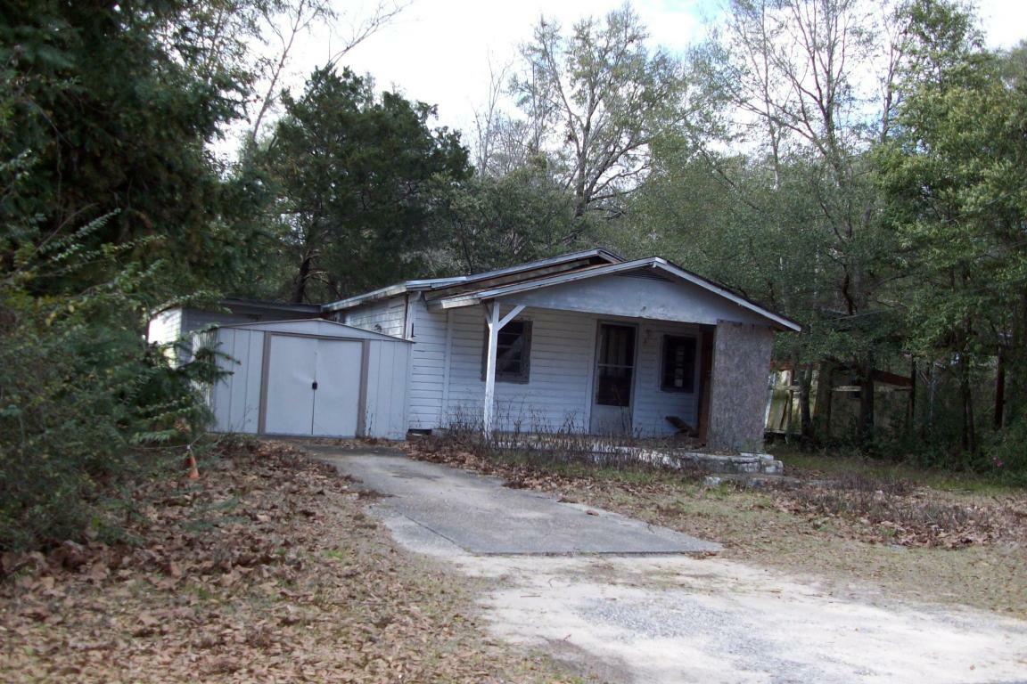 Property Photo:  686 E Cobb Avenue  FL 32539 