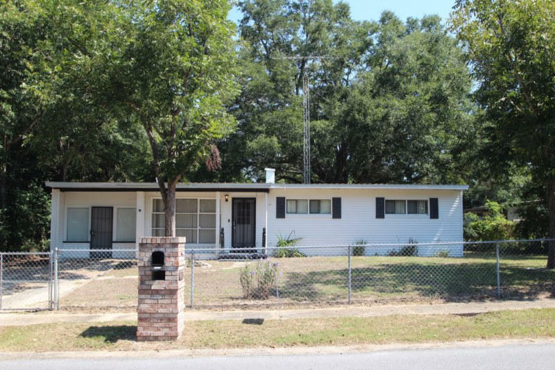 Property Photo:  218 Seminole Trail  FL 32536 