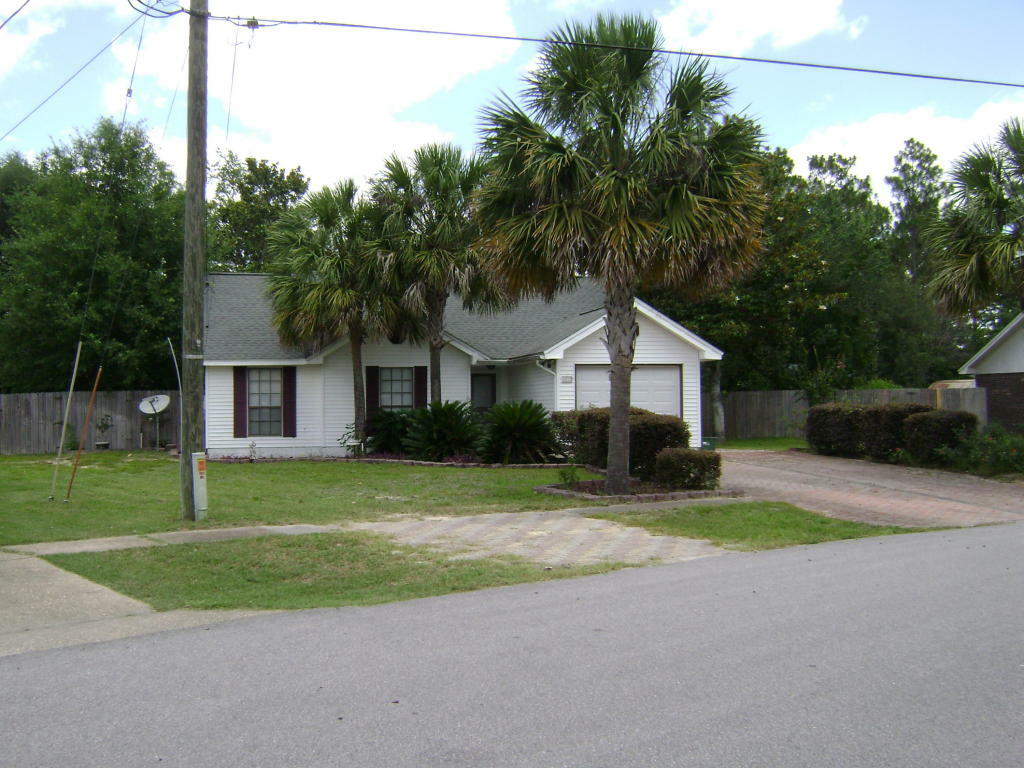 Property Photo:  207 W Walker Circle  FL 32539 