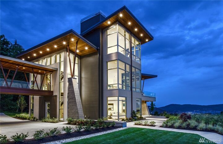 Property Photo:  3351 NE Harrison Dr  WA 98029 