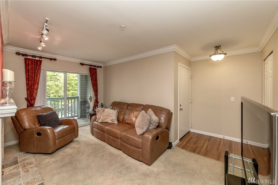 Property Photo:  33020 10th Ave SW Bb204  WA 98023 