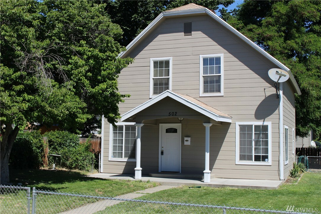 Property Photo: 502 1st St WA 98801