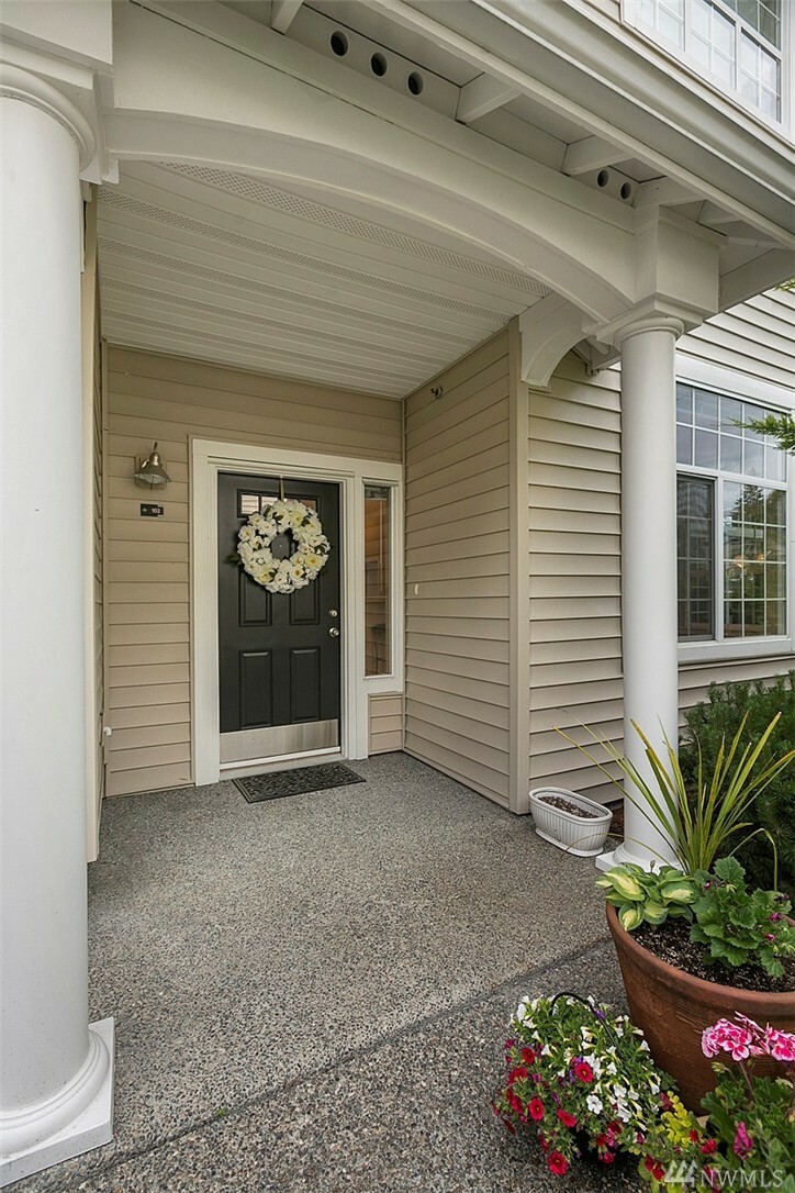 Property Photo:  1855 Trossachs Blvd SE 102  WA 98075 