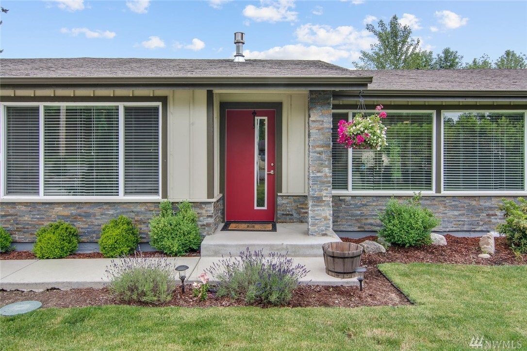 Property Photo: 21217 23rd St Ct E WA 98391