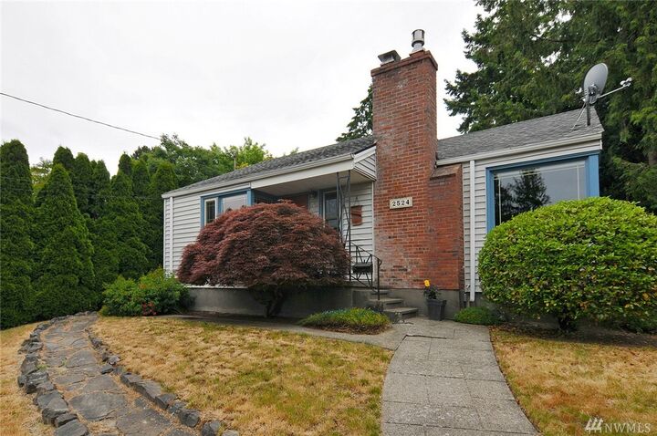 Property Photo: 2524 31st Ave W WA 98199