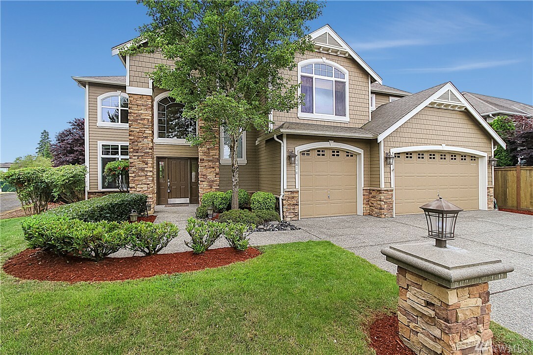 Property Photo: 3814 207 Place SE WA 98021