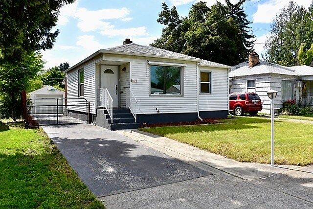 Property Photo: 1723 N Cook St WA 99207-5313