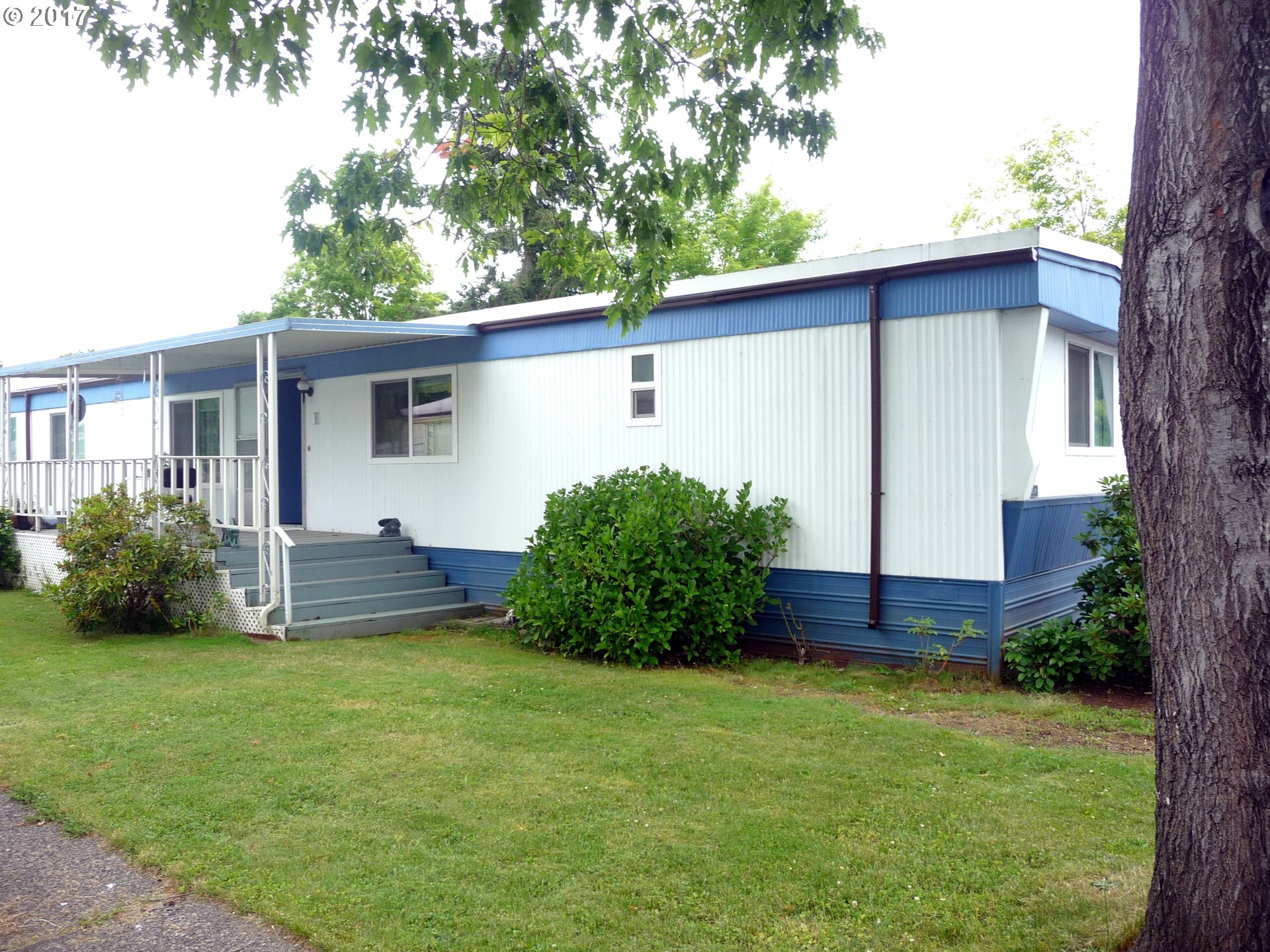 Property Photo: 1400 Candlelight Dr #139 OR 97402