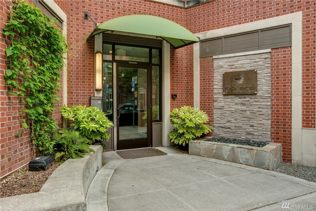 Property Photo:  413 NE 70th St 409  WA 98115 