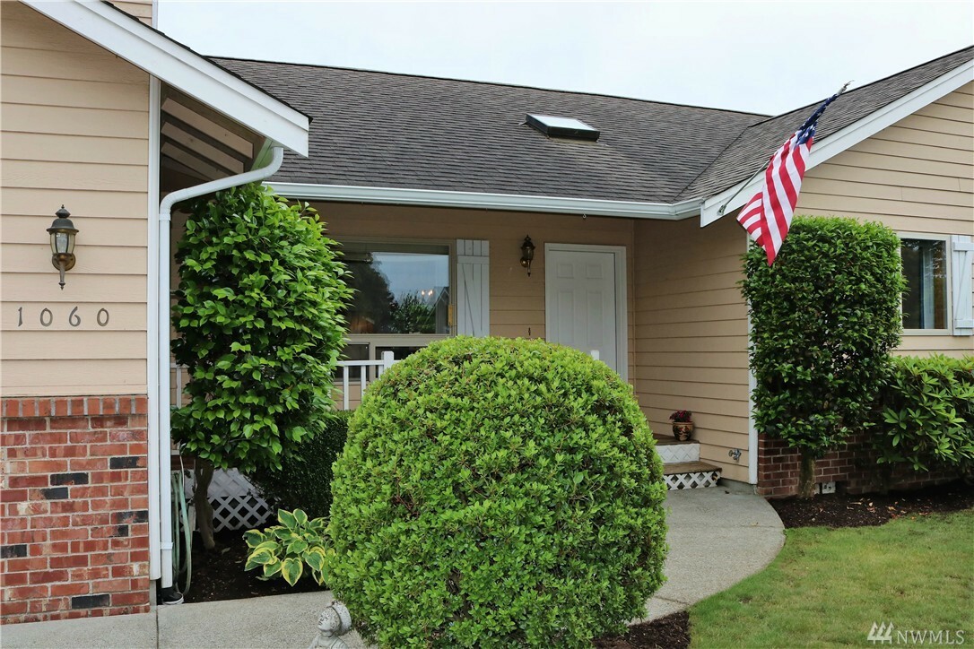 Property Photo: 1060 Ridgeway Dr WA 98264