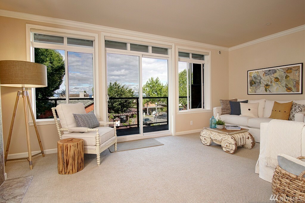 Property Photo: 505 5th Ave S 210 WA 98020
