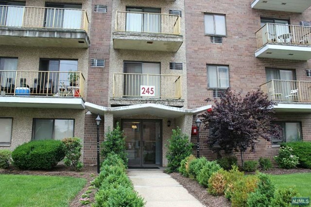 Property Photo:  245 Anderson Street 3J  NJ 07601 