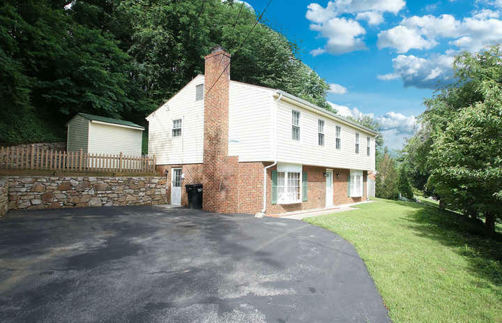 Property Photo:  3311 Farmington Dr  VA 24018 