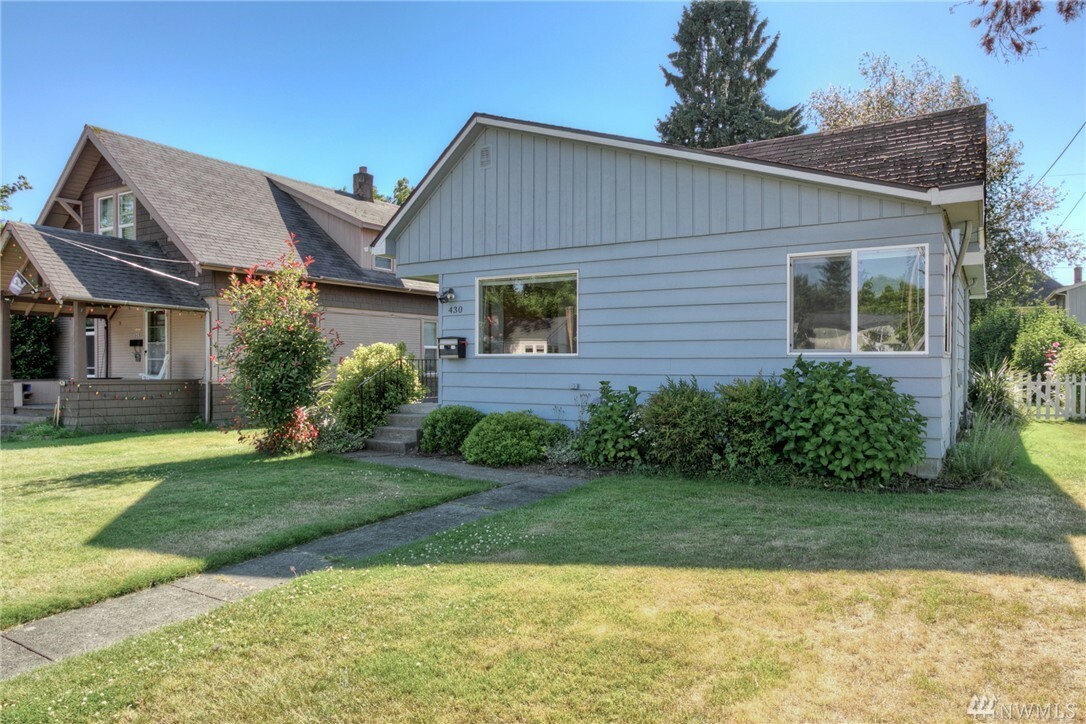 Property Photo: 430 4th St NE WA 98372